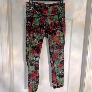 Floral print Lululemon capris lots of pockets and hardly worn